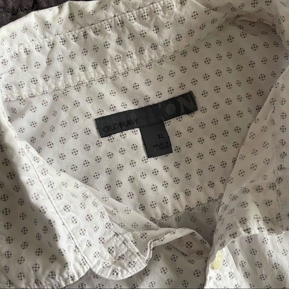 White Short Sleeve Button Down Shirt with Grey Pattern - Picture 4 of 4